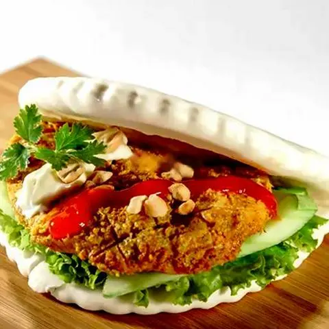 Hình ảnh Bánh bao kẹp burger thịt gà nướng phô mai