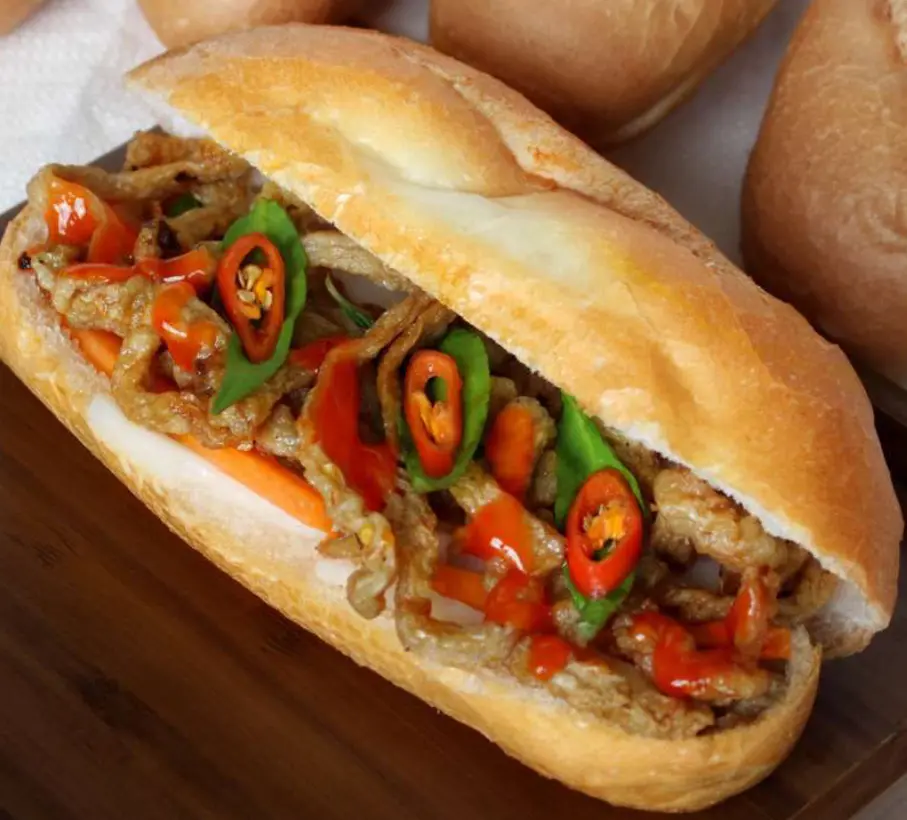 Hình ảnh Bánh mì Chả Lụa Sợi chiên