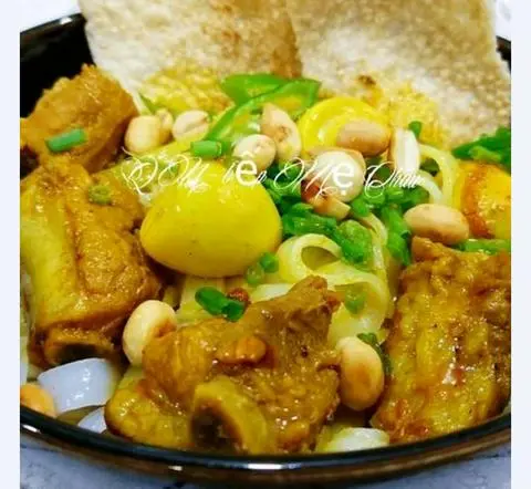 Hình ảnh Mì Quảng Sườn + Trứng Cút
