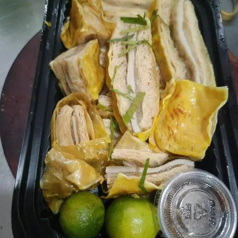 Hình ảnh Gà hấp lá chanh 