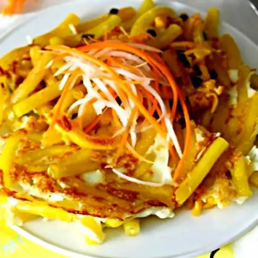 Hình ảnh Nui Xào Trứng Đập Ăn Kèm Ốp La