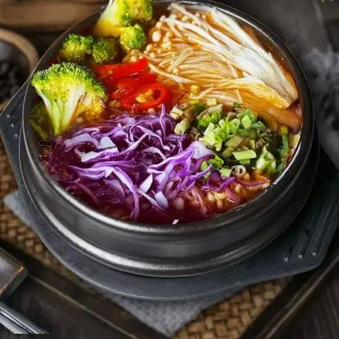 Hình ảnh Mỳ cay kim chi rau nấm 
