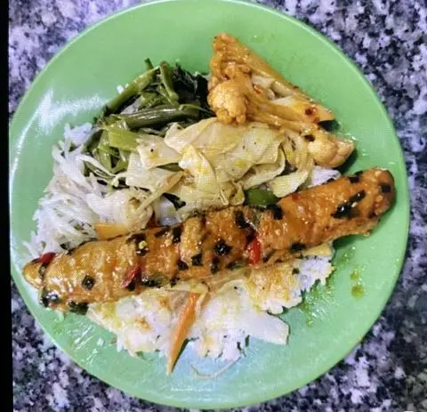Hình ảnh Cơm rau + mì căn sốt