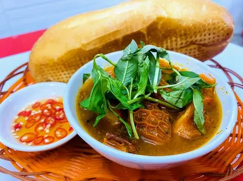 Hình ảnh Chén phá lấu lớn + 1 bánh mì