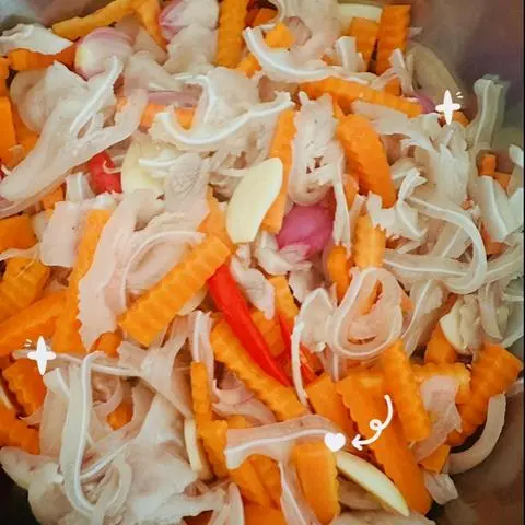 Hình ảnh Tai heo ngâm chua ngọt