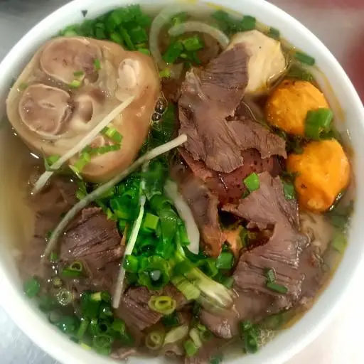 Hình ảnh Bún bò Huế đặc biệt