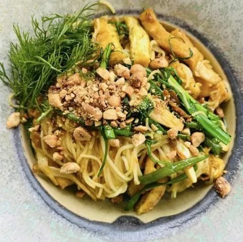 Hình ảnh Bún xào nghệ chay