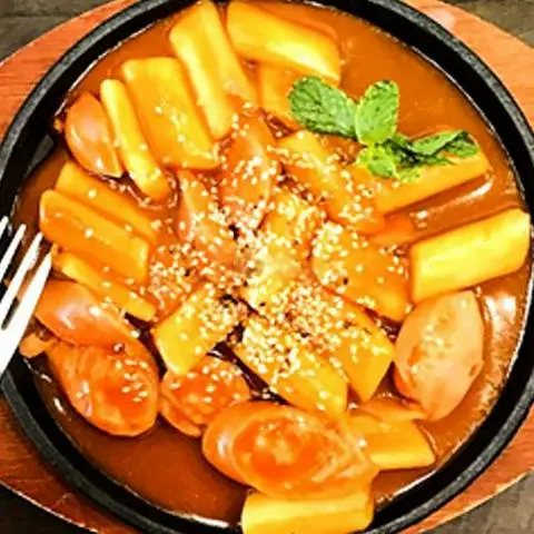 Hình ảnh Tokbokki xúc xích