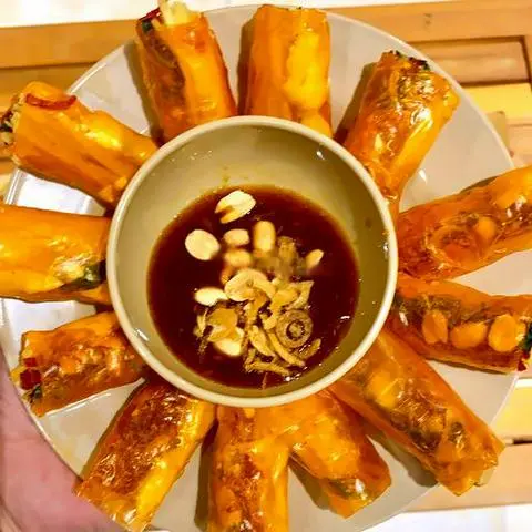 Hình ảnh Bánh tráng cuộn sốt me