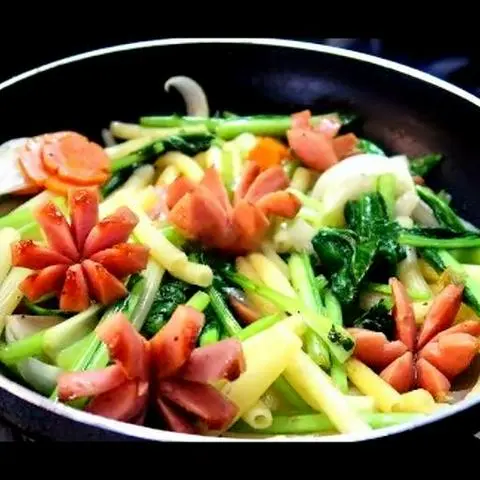 Hình ảnh Nui Xào Xúc Xích