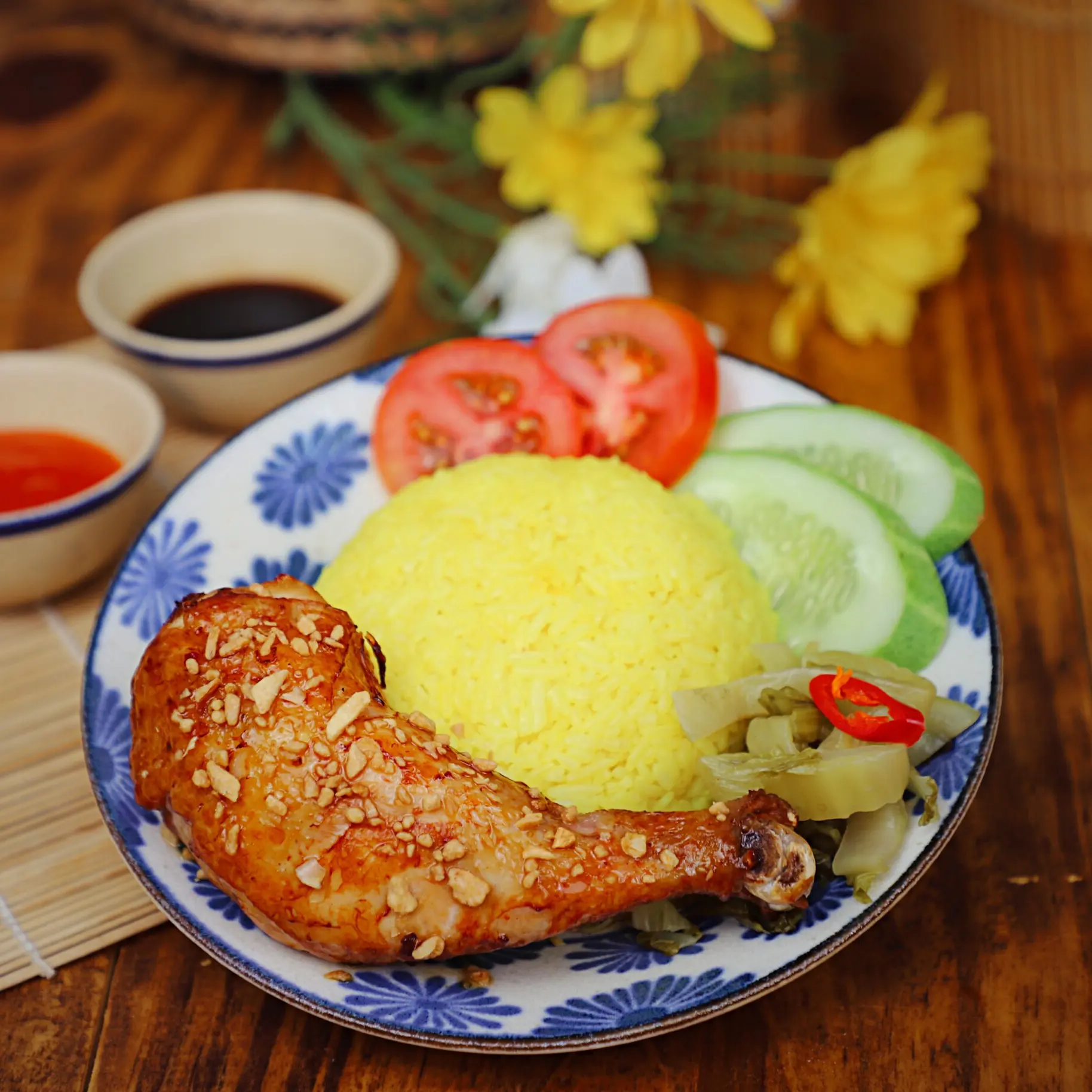 Hình ảnh Cơm Gà Mắm Tỏi (Đùi Tỏi/Má Đùi)