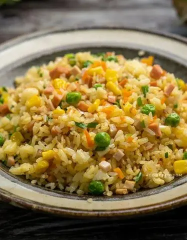 Hình ảnh cơm chiên cá mặn chay