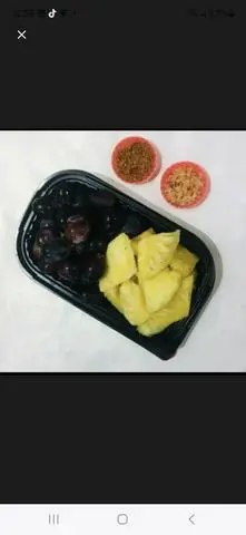 Hình ảnh Combo nho Mỹ đen - thơm khóm 500gr