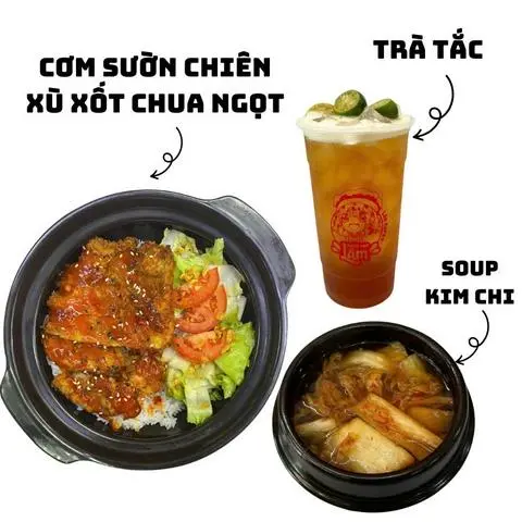 Hình ảnh Cơm sườn chiên xù xốt chua ngọt + soup kim chi + trà tắc