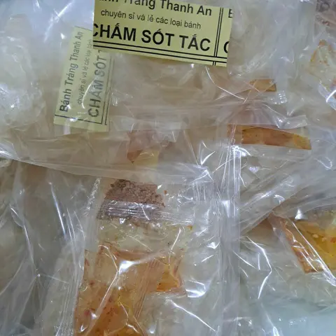 Hình ảnh bánh  tráng  chấm sốt  tắc 
