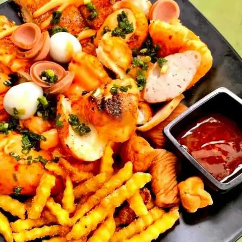 Hình ảnh Bánh mỳ nướng nem khoai