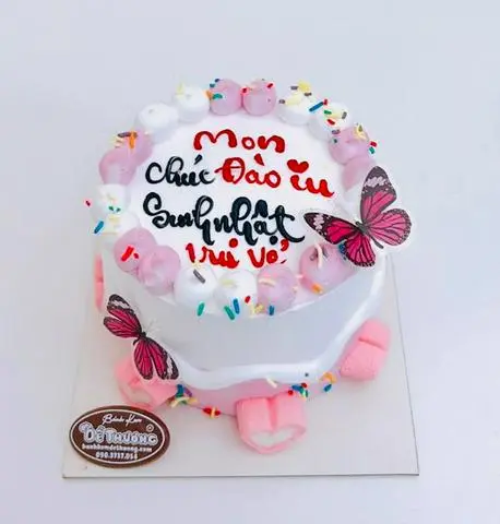 Hình ảnh bánh kem mini màu trắng hồng dễ thương