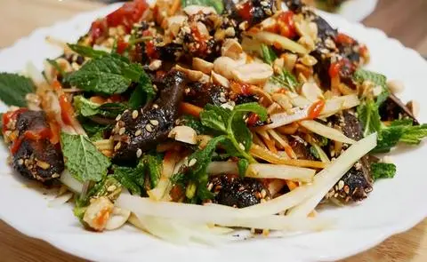 Hình ảnh Gỏi xoài khô bò