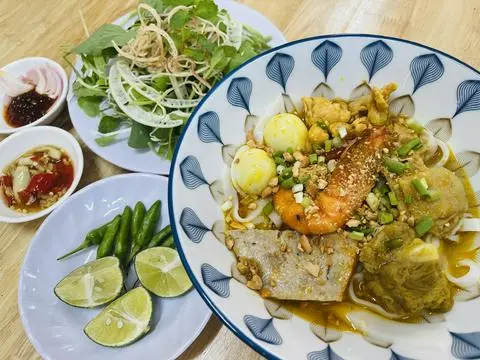 Hình ảnh MÌ QUẢNG THẬP CẨM 