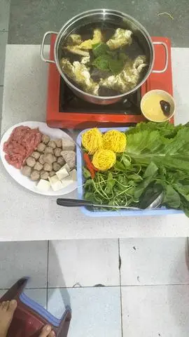 Hình ảnh Lẩu Bò Viên + Thịt Tái 