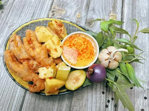 Hình ảnh Chân gà xốt thái (ưu đãi trải nghiệm)