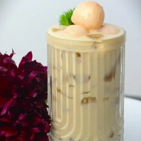 Hình ảnh Trà sữa lệ chi - Lychee milk tea