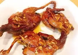 Hình ảnh BÁNH MÌ CHIM CÚT SỐT NƯỚC DỪA 2 CON