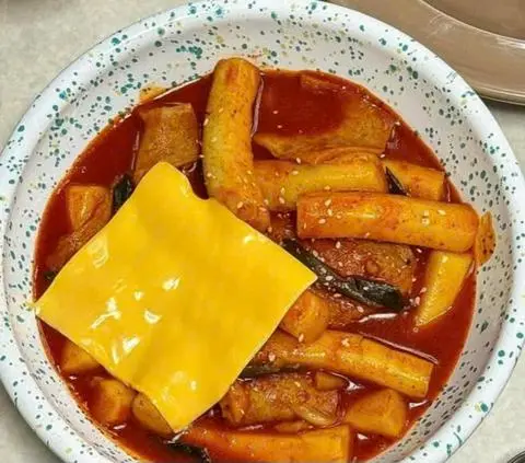 Hình ảnh Phô mai topokki(치즈 떡볶이)