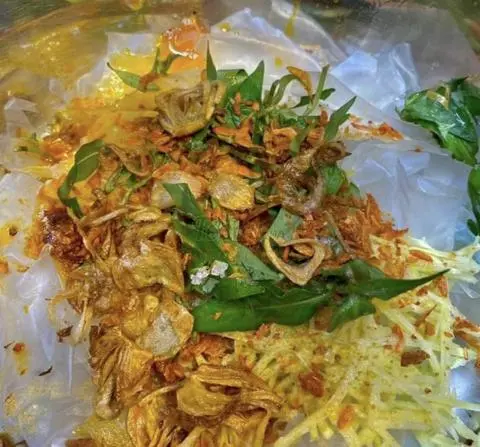 Hình ảnh Bánh Tráng Trộn Satế Hành Phi 