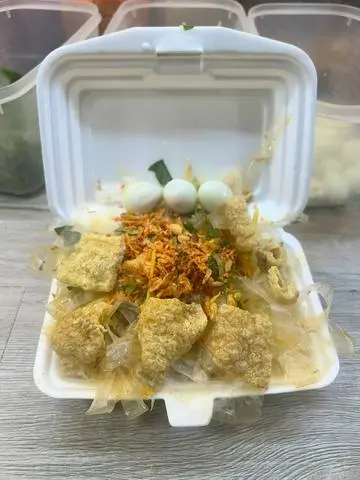 Hình ảnh Bánh Tráng Trộn Da Heo