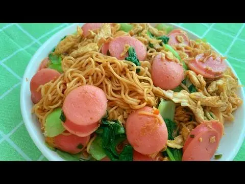 Hình ảnh mì trộn xúc xích 