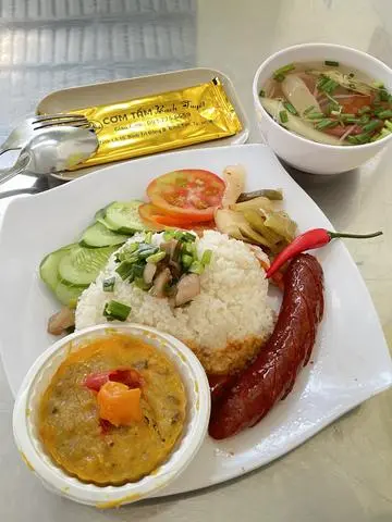Hình ảnh Cơm Mắm Chưng, Lạp Xưởng
