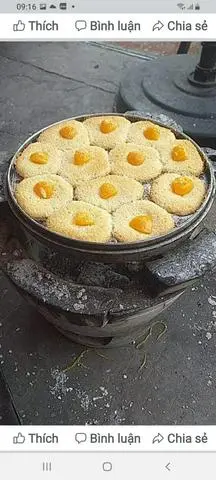 Hình ảnh Bánh bông lan trứng muối hộp 12cái 