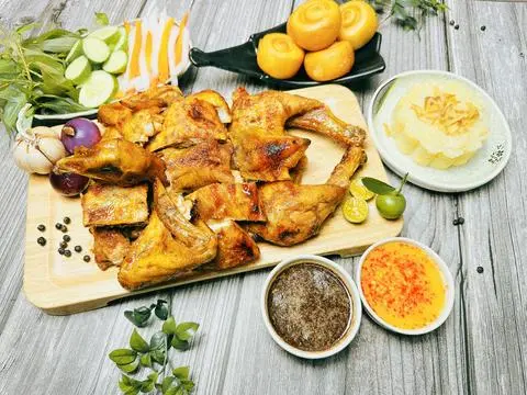 Hình ảnh Combo Gia Đình 3: 1 gà 1 sườn, 15 bánh bao và 4 coca