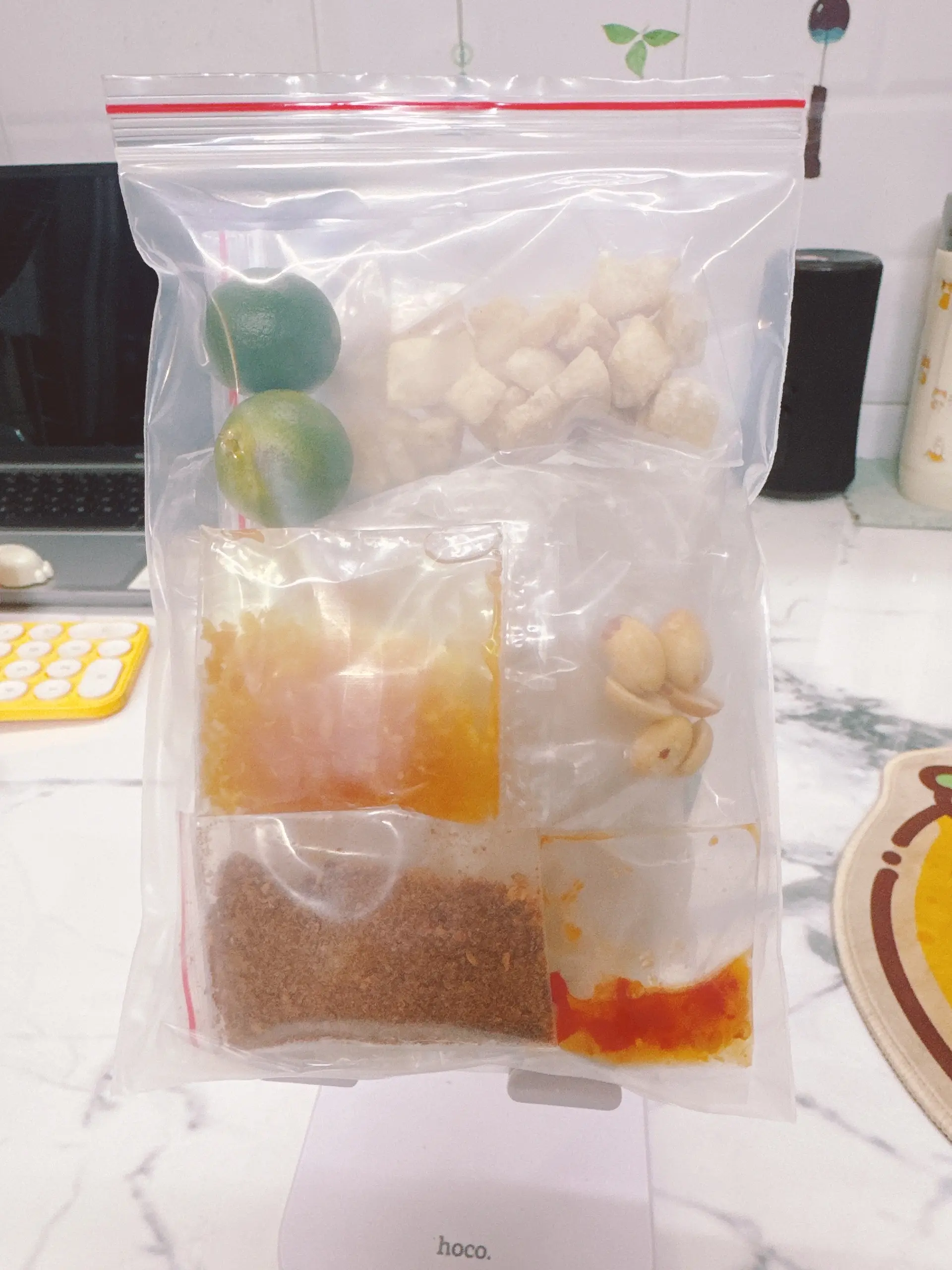 Hình ảnh Bánh tráng trộn tốp mỡ