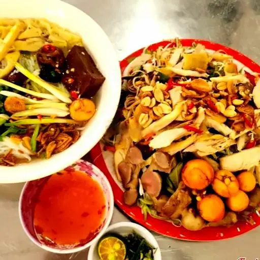 Hình ảnh 2 bún không thịt - 1 gỏi gà xé mề trứng non
