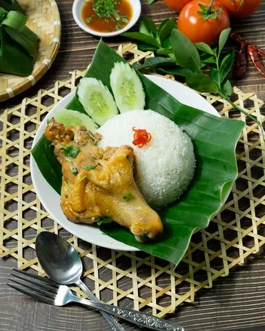 Hình ảnh Cơm Gà Cánh Bướm Quay Sốt Jaew - Size Nhỏ