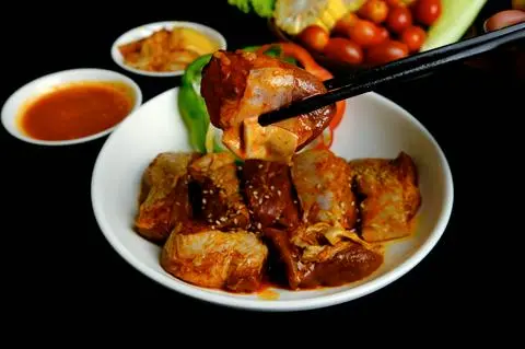 Hình ảnh Chẳng dừng heo ướp sốt BBQ Hàn Quốc chưa nướng