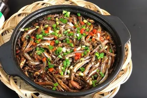 Hình ảnh Cơm Cá Cơm Kho Tiêu