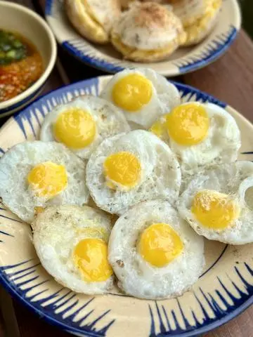 Hình ảnh Bánh căn trứng cút
