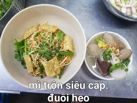 Hình ảnh MÌ TRỘN - ĐUÔI HEO CỤT