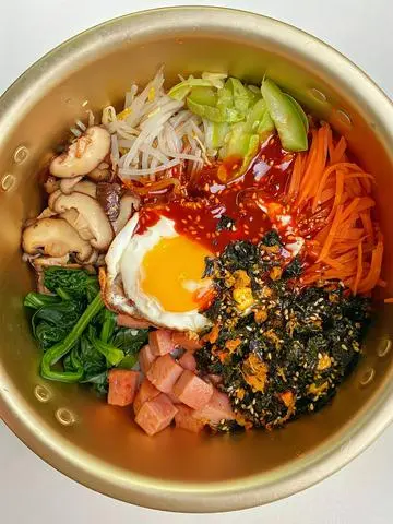 Hình ảnh Cơm trộn Xúc Xích 
