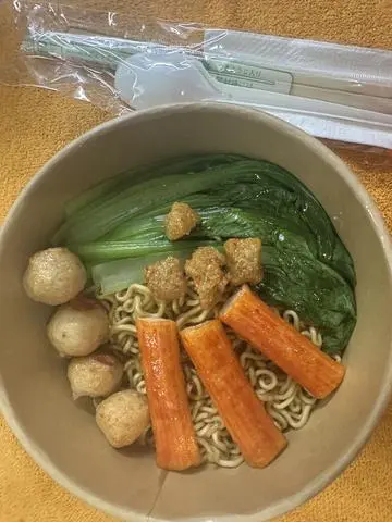 Hình ảnh Mì trộn indomie tôm hùm viên thanh cua