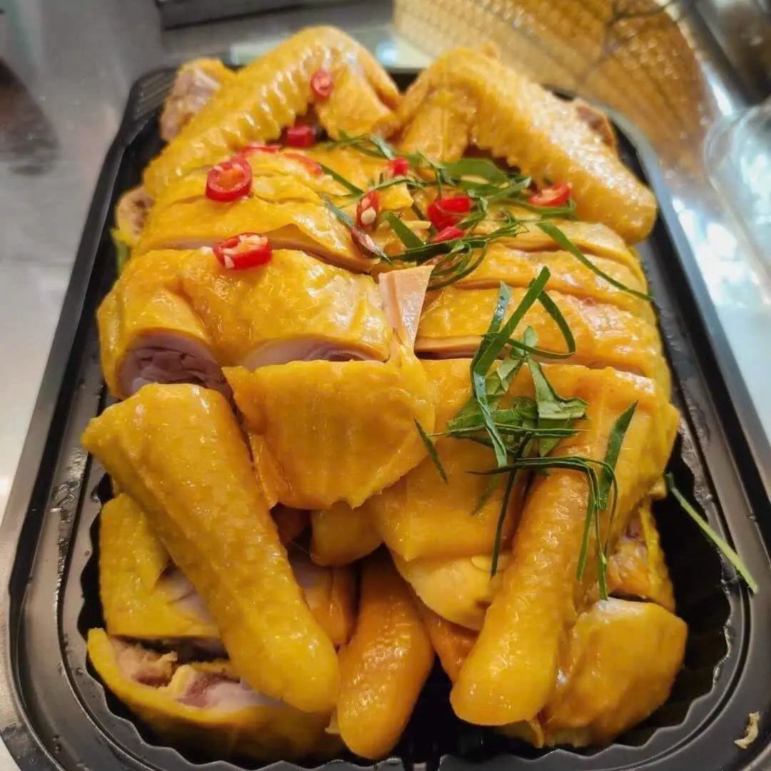 Hình ảnh gà ủ muối nguyên con Chặt Sẵn hấp hành kèm nước chấm Hải sản 