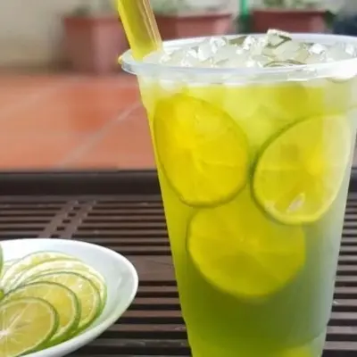 Hình ảnh Trà tắc thái xanh ly 500ml