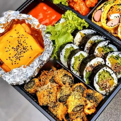 Hình ảnh Set 7 - kimbap bò ngũ vị - tokbokki chả phô mai - miến cuộn rong biển