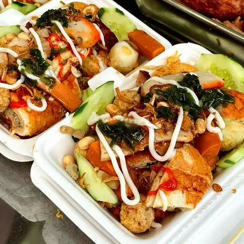 Hình ảnh Bánh mì nướng pate tóp mỡ - hộp lớn