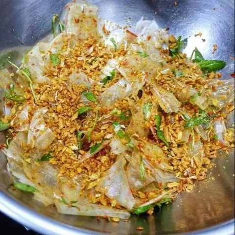 Hình ảnh bánh tráng tỏi lớn + trứng gà vữa 