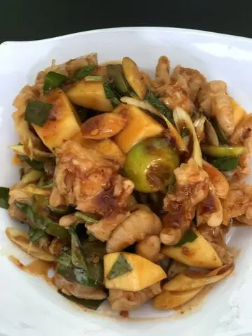 Hình ảnh chân gà rút xương sốt thái ( phần lớn )