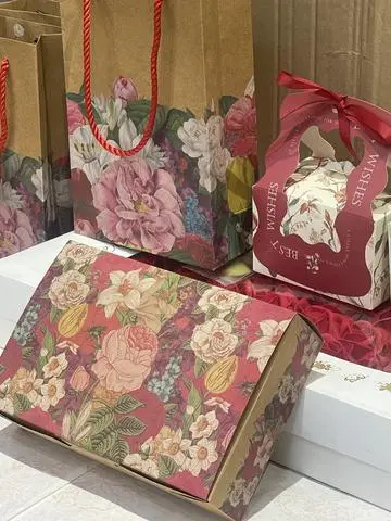 Hình ảnh Set quà tặng ngày 8/3 bánh kẹo healthy